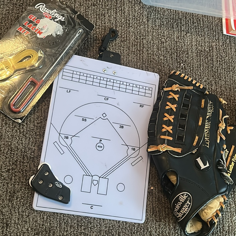 Louisville Slugger Black And Tan Softball Glove